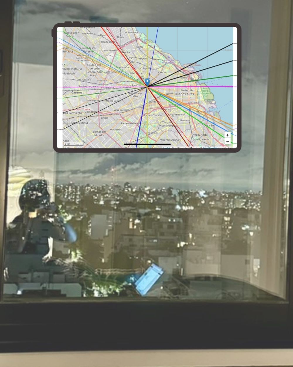 Mapa local astrológico de Buenos Aires sobre una vista nocturna de la ciudad